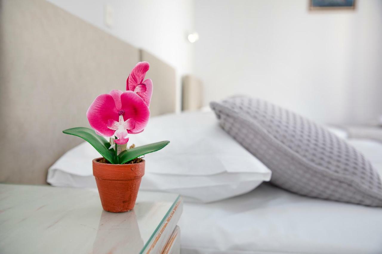 Lalos Rooms パロス島 エクステリア 写真